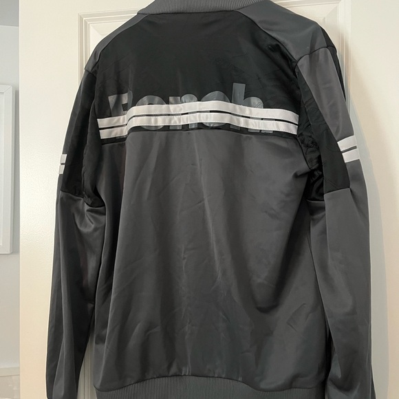 Cool looking Bench zip up - Picture 2 of 7
